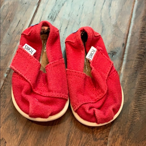 red baby shoes size 3